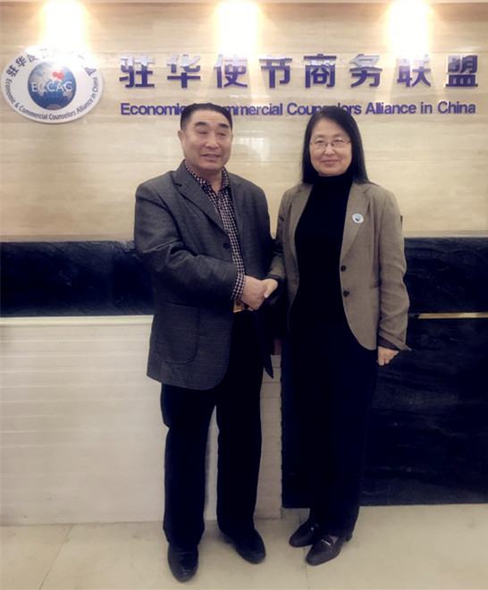 Feng Xiangshan, chairman and President of the Asia Pacific monetary investment bank, was invited to meet with Sun Lili, the Secretary General of the diplomatic union of the ambassador to China